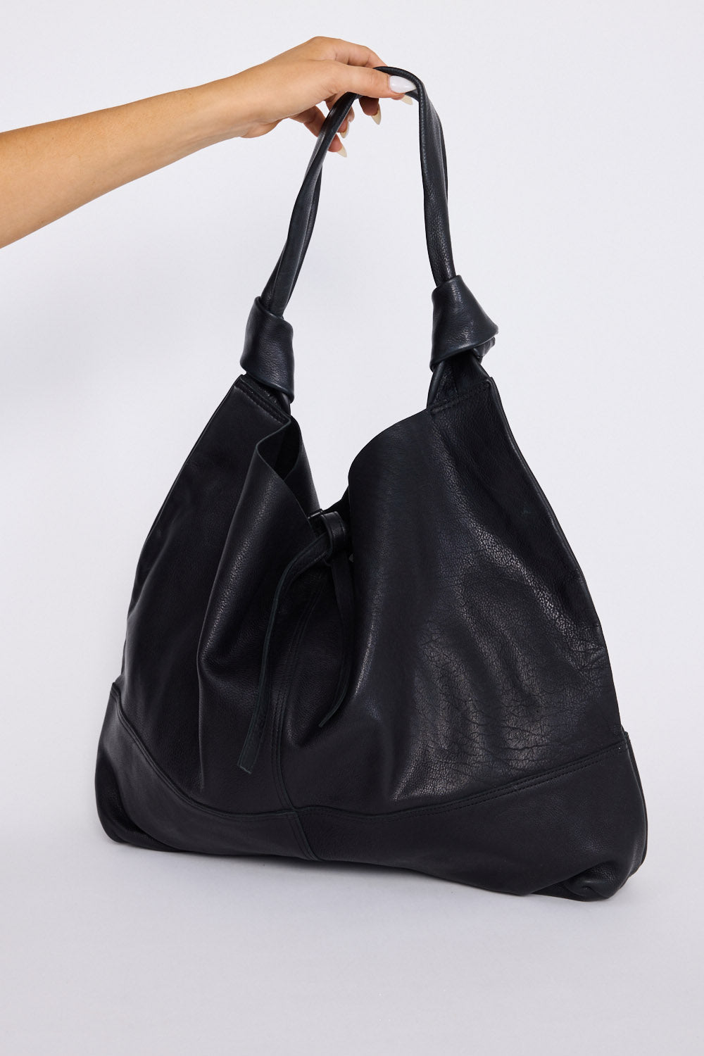 Lina Bag - Black bag in black with slouch silhouette, front view on white background