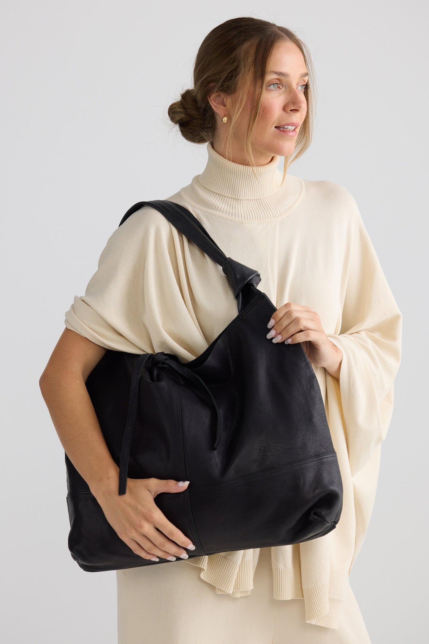Lina Bag - Black bag in black with slouch silhouette, detail view on white background